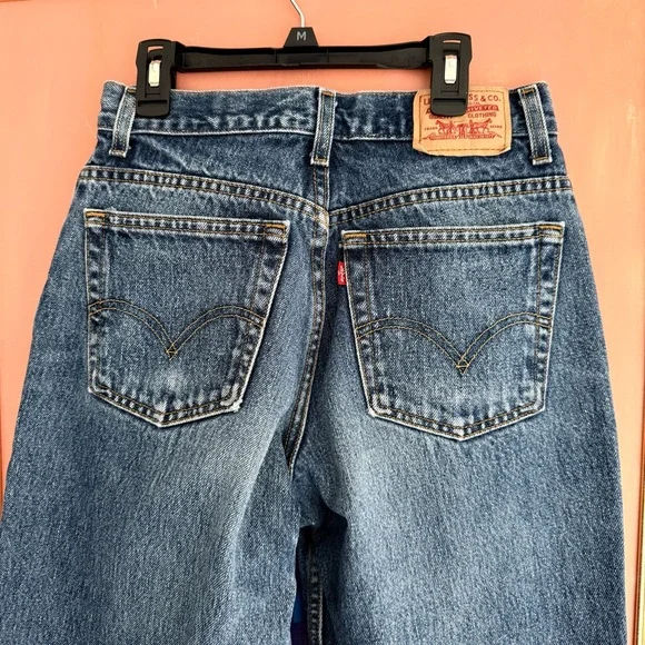 Levi's 550 blue dark wash denim relaxed tapered women's jeans cotton 90s Y2K - Picture 5 of 6